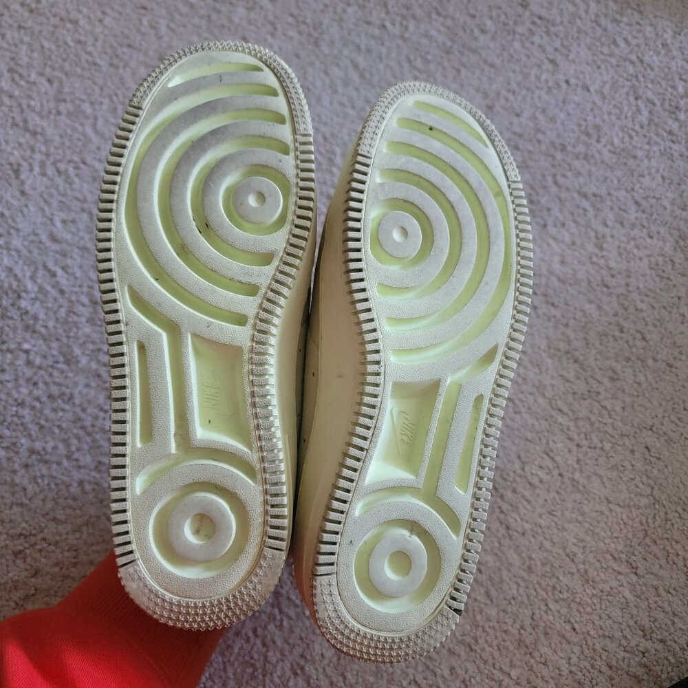 AF1 - Picture 2 of 5